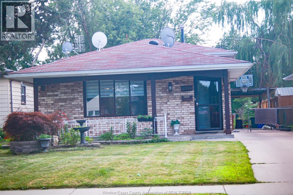 2709 Clemenceau, Windsor, Ontario  N8T 2P9 - Photo 2 - 26012520