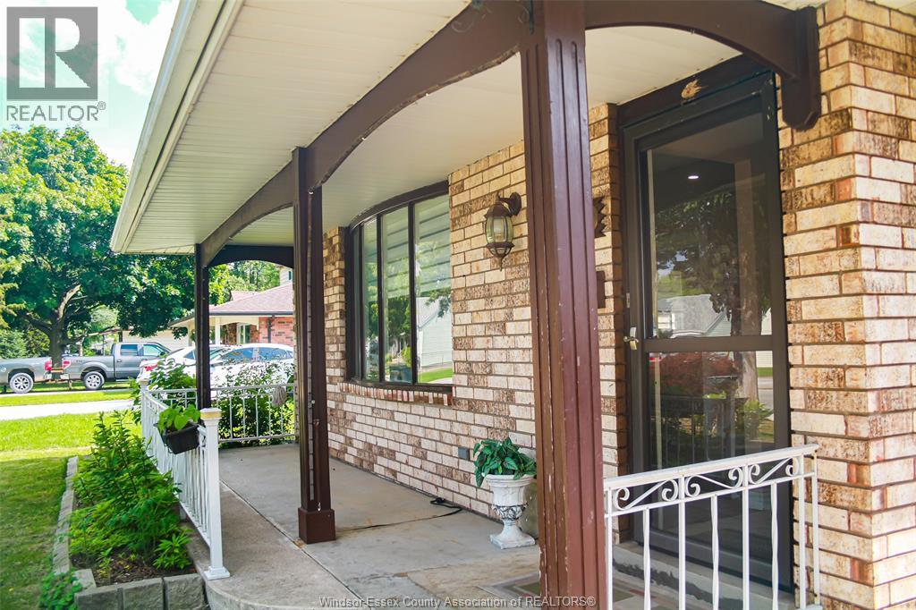 2709 Clemenceau, Windsor, Ontario  N8T 2P9 - Photo 4 - 26012520