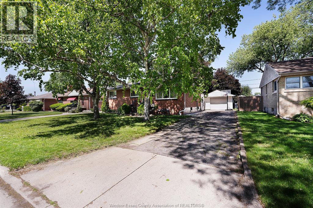 3668 Mckay, Windsor, Ontario  N9E 2S2 - Photo 2 - 26012625