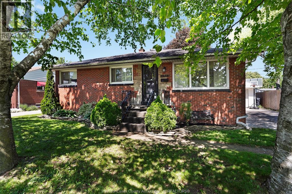 3668 Mckay, Windsor, Ontario  N9E 2S2 - Photo 3 - 26012625