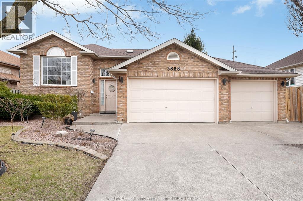 3888 Aristotle Crescent, Windsor, Ontario  N9G 2N9 - Photo 1 - 26012738