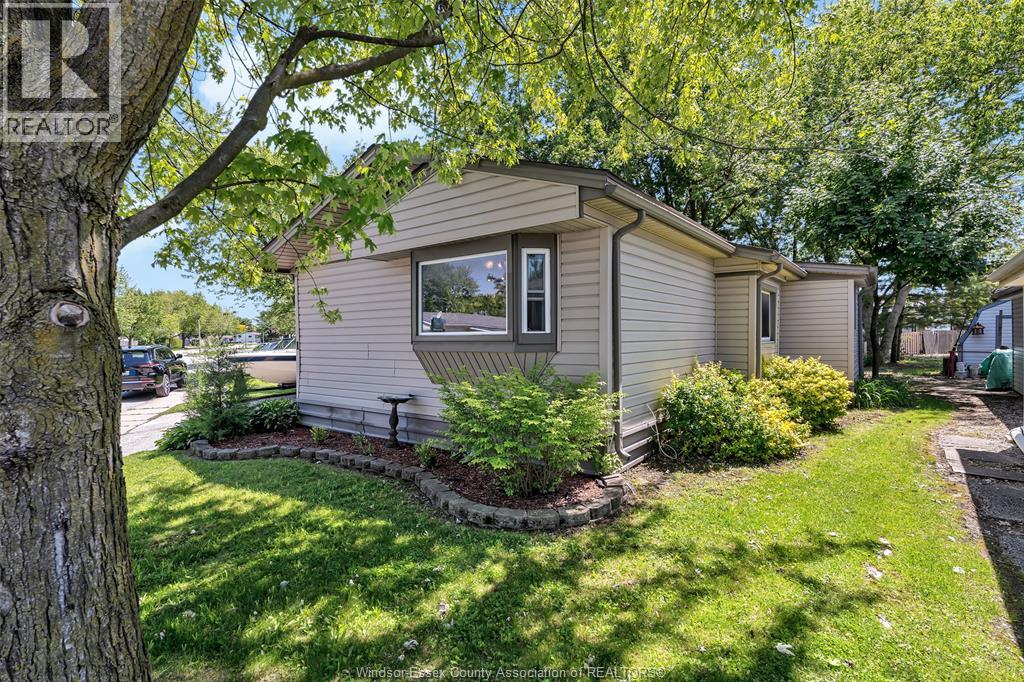1 Viscount Parkway, Essex, Ontario  N8M 1Y8 - Photo 3 - 26012737