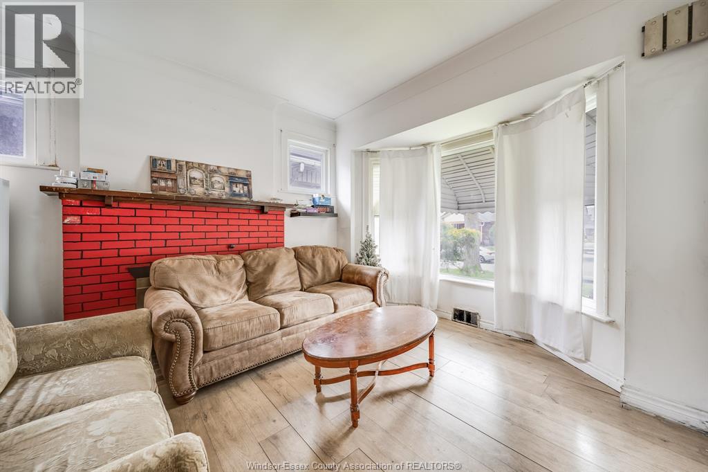 494 Rankin, Windsor, Ontario  N9B 2R7 - Photo 4 - 26012745