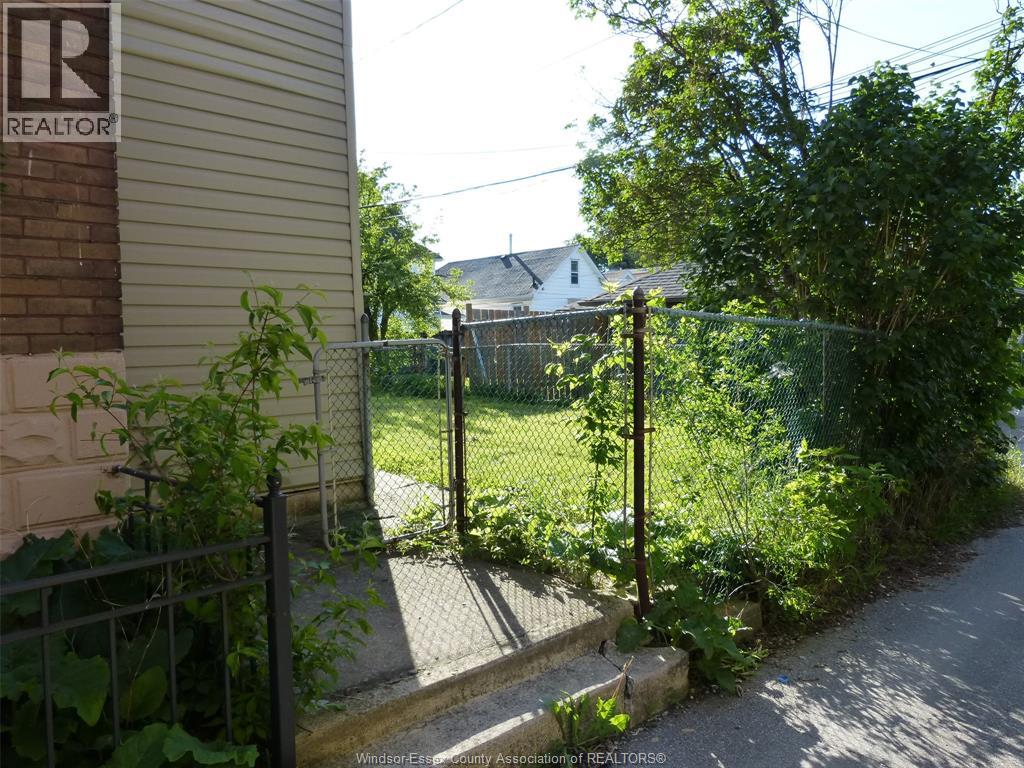 1140 Giles Boulevard East, Windsor, Ontario  N9A 4G4 - Photo 3 - 26012319