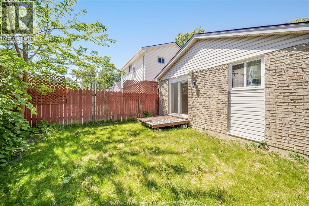 1229 Arncliffe, Windsor, Ontario   - Photo 37 - 26012378