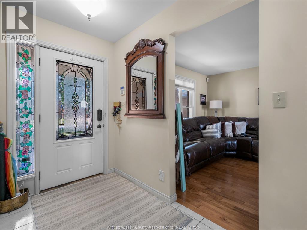 12033 St Thomas, Tecumseh, Ontario  N8N 3V6 - Photo 3 - 26012831