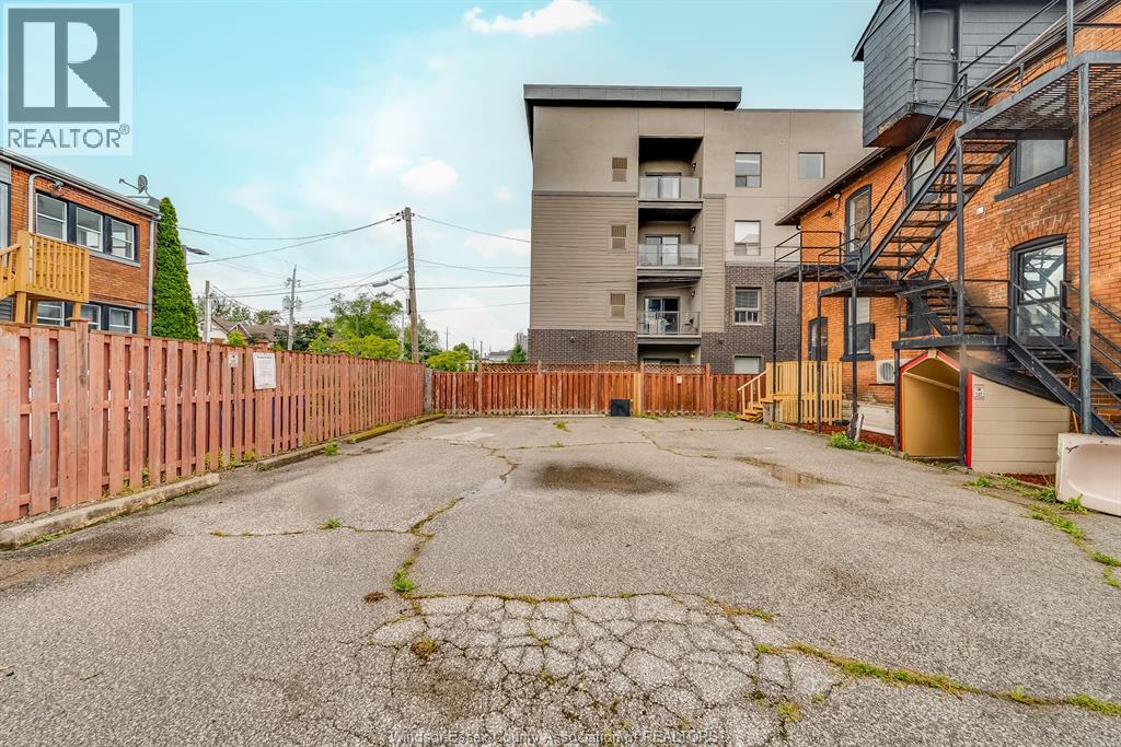961 Ouellette Avenue, Windsor, Ontario  N9A 4J5 - Photo 3 - 26012909