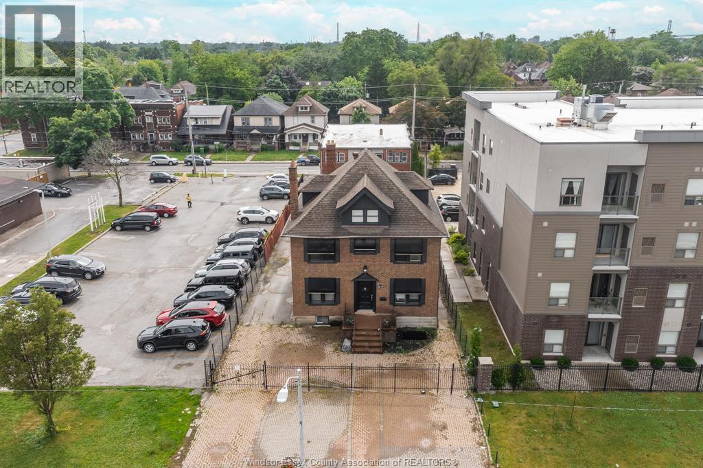 961 Ouellette Avenue, Windsor, Ontario  N9A 4J5 - Photo 5 - 26012909