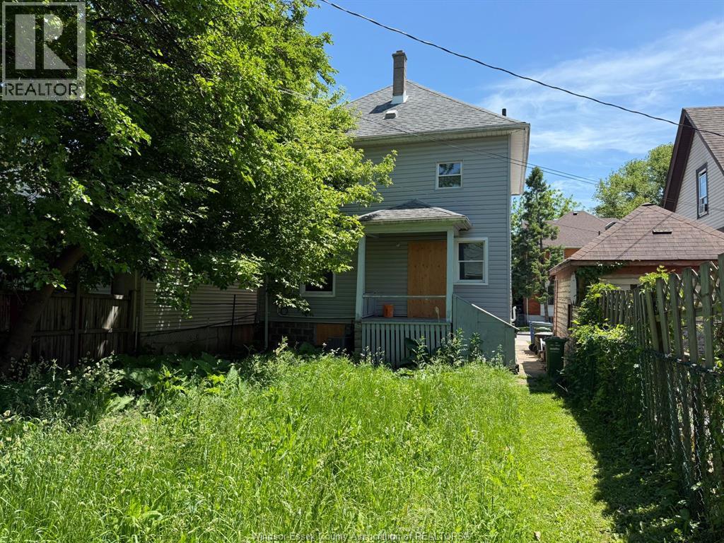 482 Caroline Street, Windsor, Ontario  N9A 6A6 - Photo 2 - 26013006