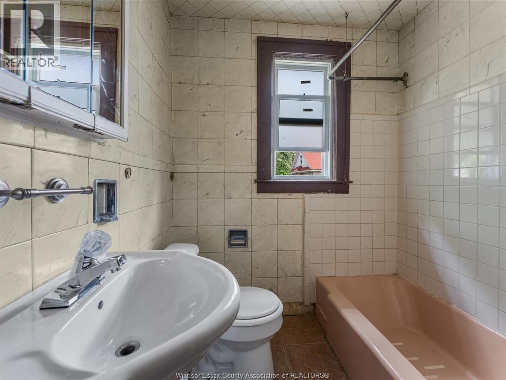1046-1048 Pelissier, Windsor, Ontario  N9A 4L7 - Photo 23 - 26013020