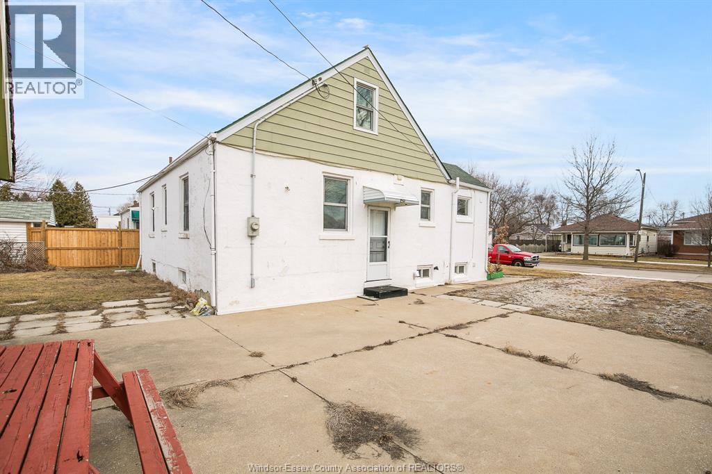 2653 Alexis Street, Windsor, Ontario  N8W 3Z7 - Photo 4 - 26013026