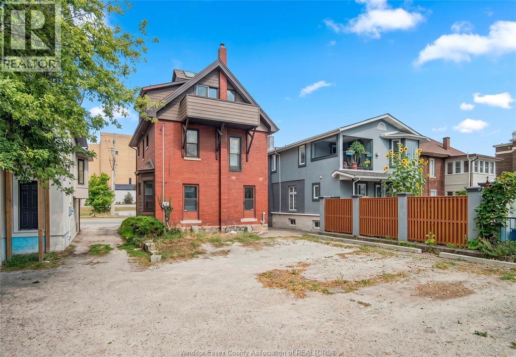 79 Giles Boulevard East, Windsor, Ontario  N9A 4B8 - Photo 2 - 26012895