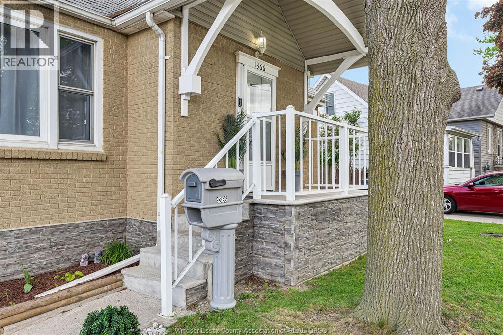 1366 Lillian Avenue, Windsor, Ontario  N8X 4A5 - Photo 2 - 26013088