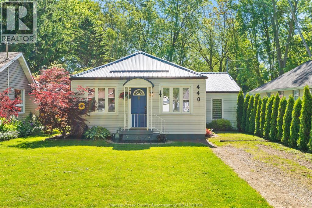 440 Jackson, Harrow, Ontario  N0R 1G0 - Photo 1 - 26013119