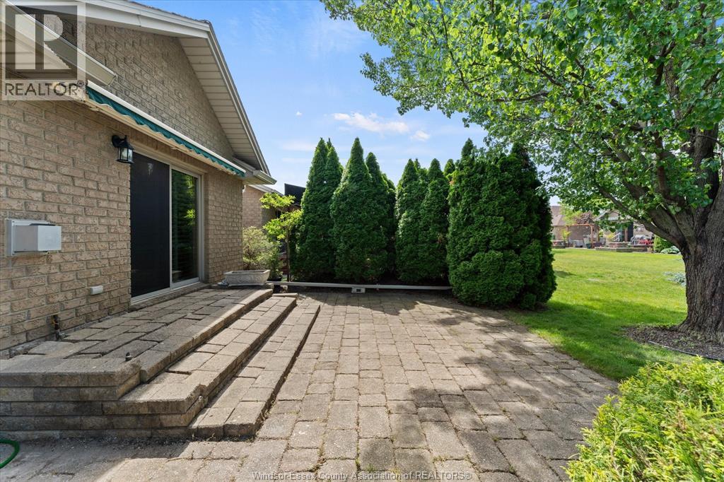 1077 Hacienda Way, Windsor, Ontario  N9G 2T7 - Photo 33 - 26013229