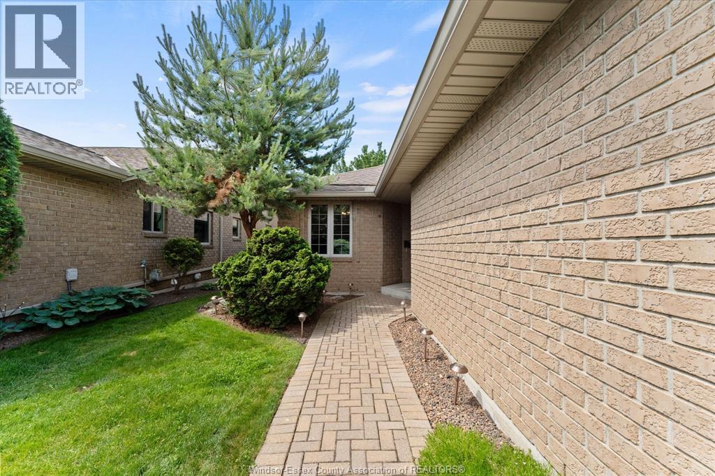 1077 Hacienda Way, Windsor, Ontario  N9G 2T7 - Photo 5 - 26013229