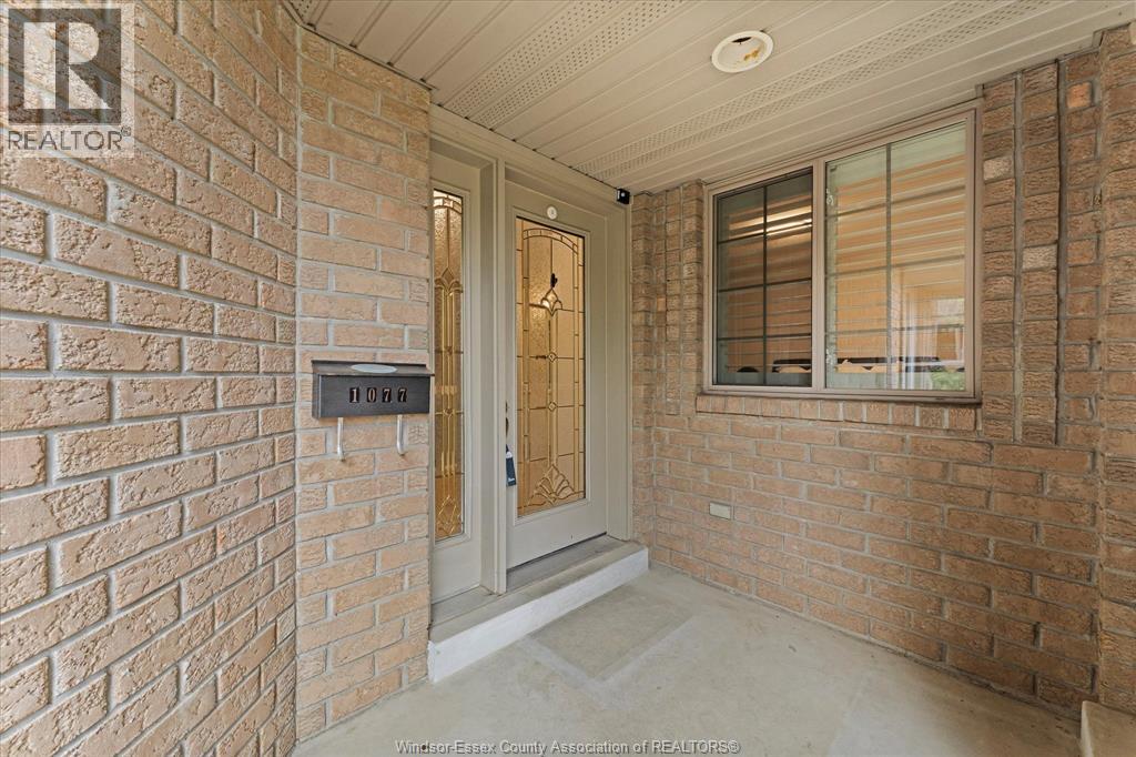 1077 Hacienda Way, Windsor, Ontario  N9G 2T7 - Photo 6 - 26013229