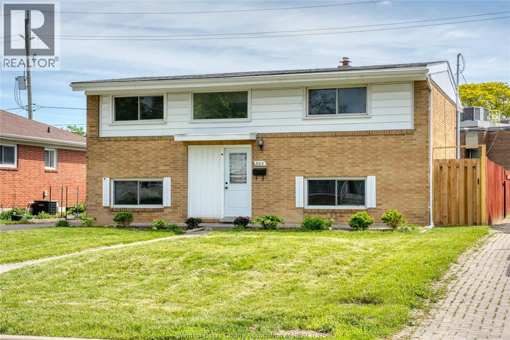 962 Watson, Windsor, Ontario  N8S 3T2 - Photo 2 - 26013402