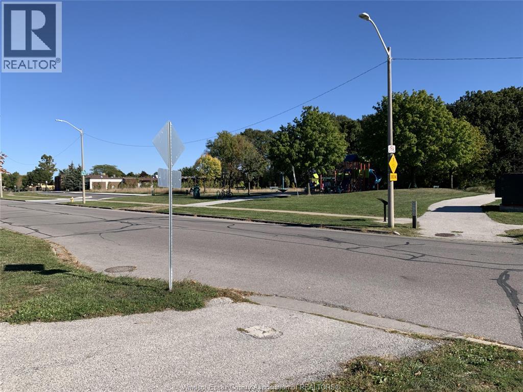 9394 Esplanade Drive Unit# 3, Windsor, Ontario  N8R 2A3 - Photo 19 - 26013386