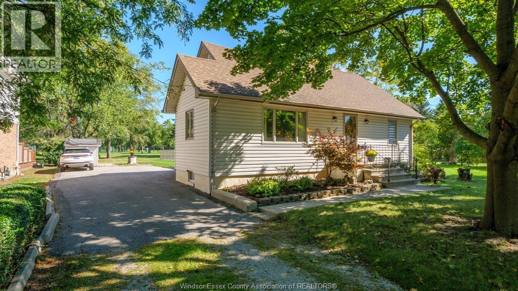 4054 ROSELAND DRIVE West, Windsor, Ontario