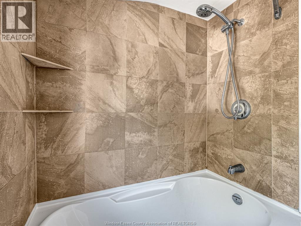 4054 Roseland Drive West, Windsor, Ontario  N9G 1Z8 - Photo 28 - 26013410