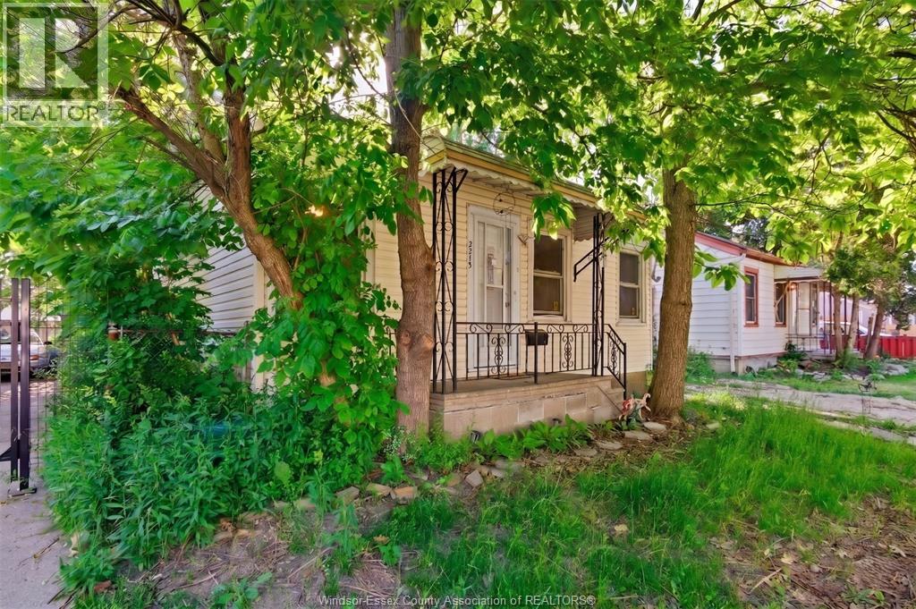 2215 Forest Avenue, Windsor, Ontario  N8W 2G7 - Photo 3 - 26013447