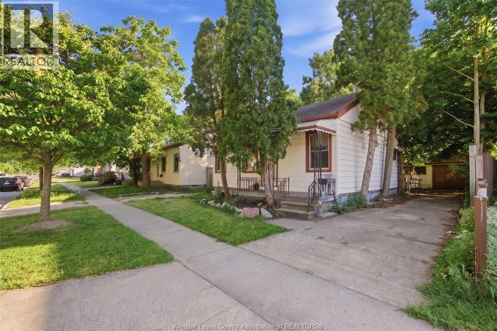 2209 FOREST, Windsor, Ontario
