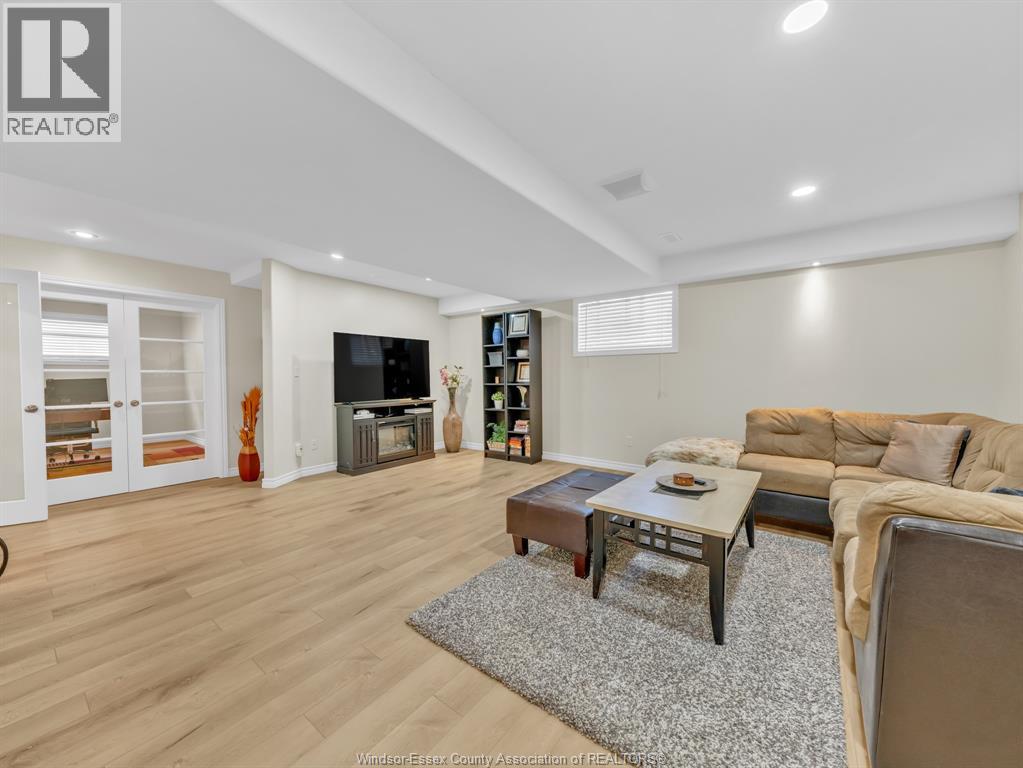 1045 Clover Avenue, Windsor, Ontario  N8P 1V8 - Photo 18 - 26013571