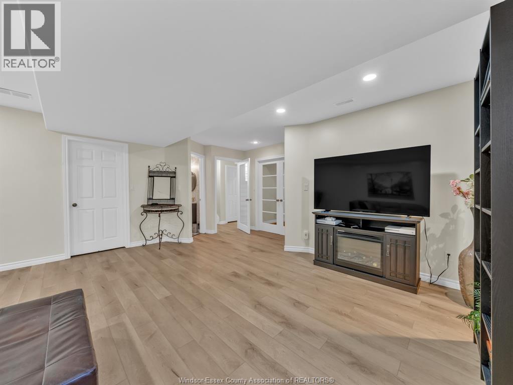 1045 Clover Avenue, Windsor, Ontario  N8P 1V8 - Photo 19 - 26013571