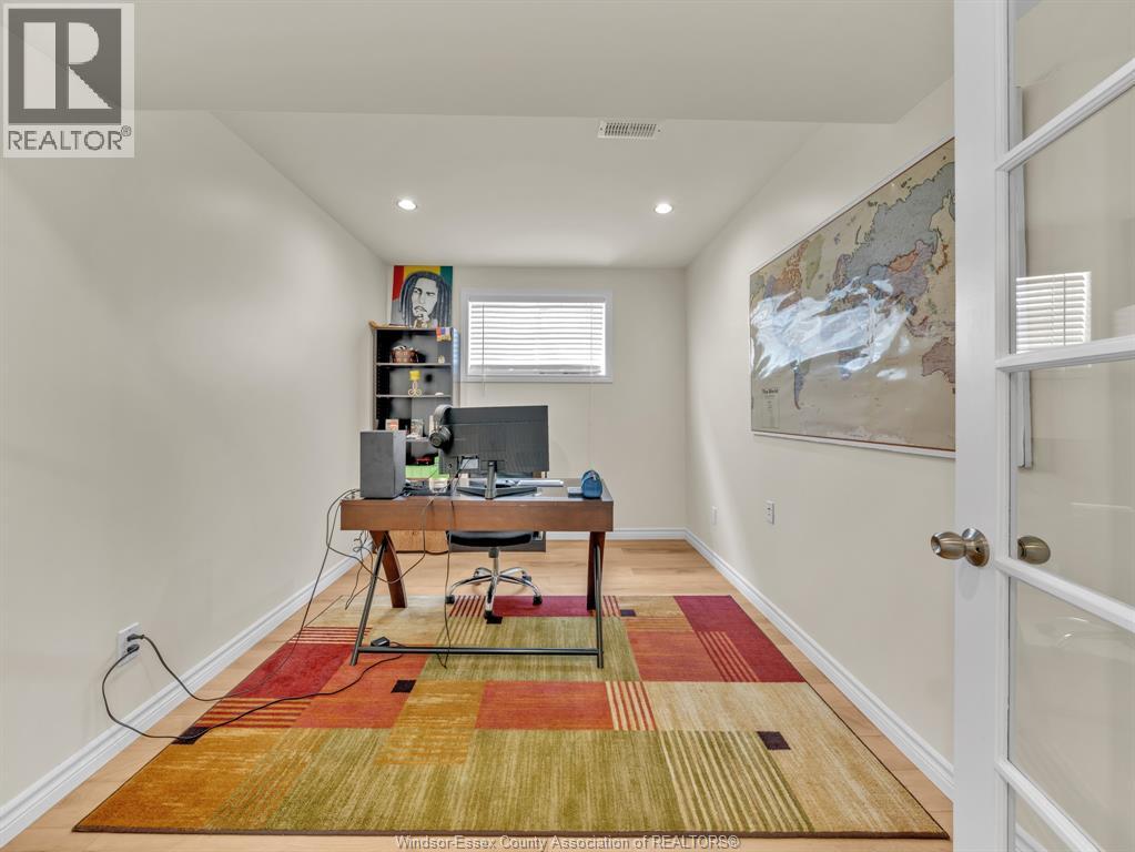 1045 Clover Avenue, Windsor, Ontario  N8P 1V8 - Photo 21 - 26013571