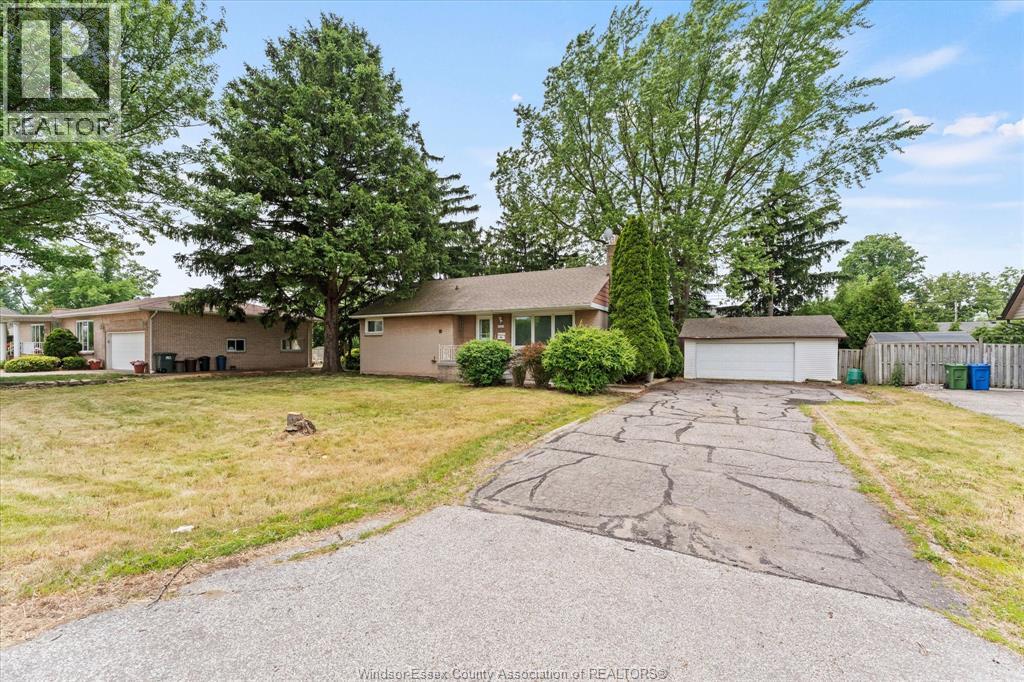 4065 Dougall, Windsor, Ontario  N9G 1X4 - Photo 2 - 26013713