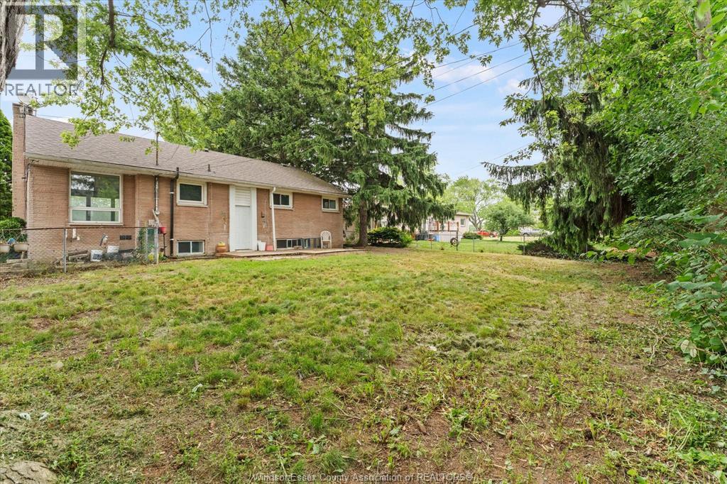 4065 Dougall, Windsor, Ontario  N9G 1X4 - Photo 30 - 26013713