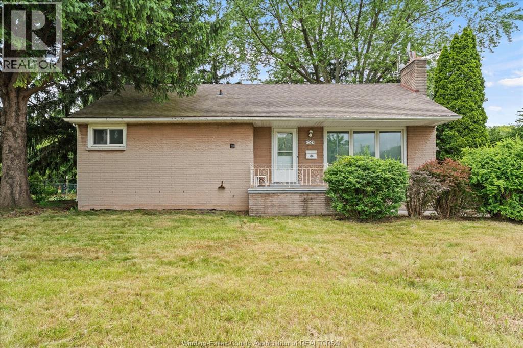 4065 Dougall, Windsor, Ontario  N9G 1X4 - Photo 4 - 26013713