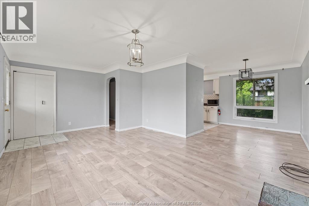 4065 Dougall, Windsor, Ontario  N9G 1X4 - Photo 7 - 26013713