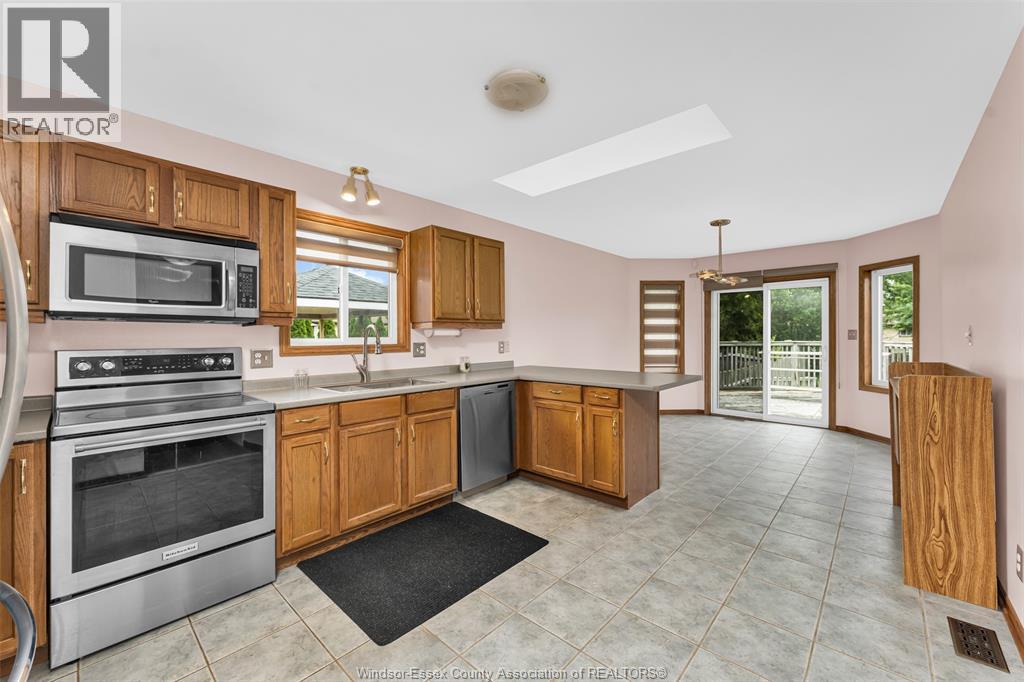 3438 Treeline Court, Windsor, Ontario  N8R 2K3 - Photo 11 - 26013789