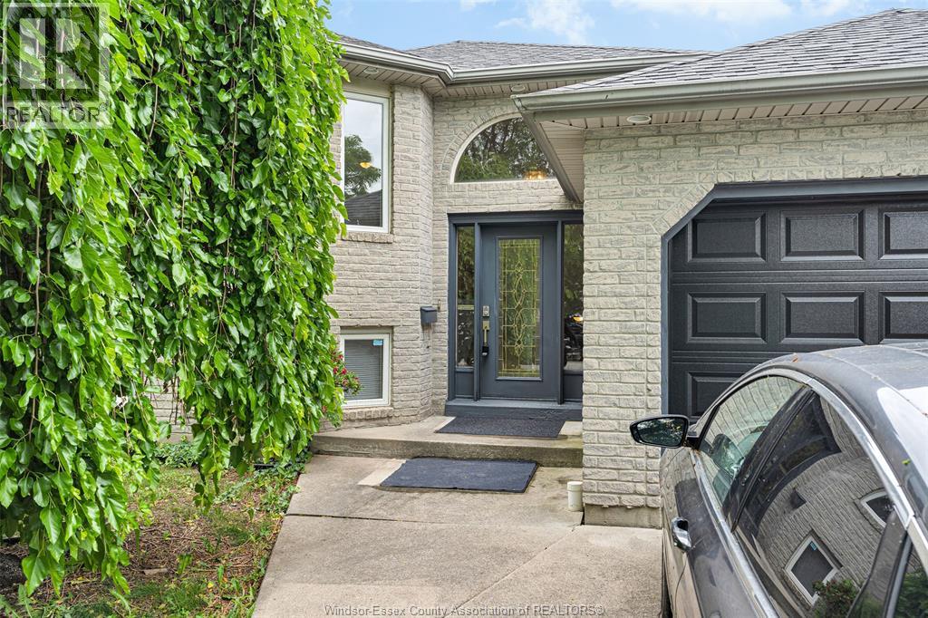 3438 Treeline Court, Windsor, Ontario  N8R 2K3 - Photo 3 - 26013789