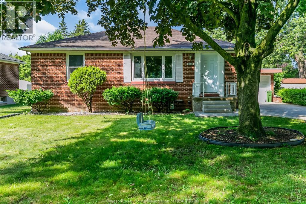 3331 Longfellow, Windsor, Ontario  N9E 2L7 - Photo 2 - 26013843