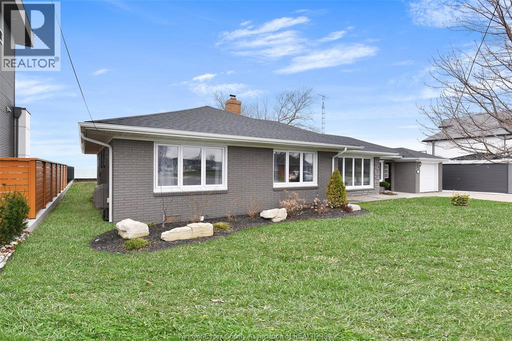 208 Robson Road, Leamington, Ontario  N8H 5R2 - Photo 3 - 26013197