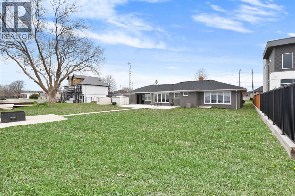 208 Robson Road, Leamington, Ontario  N8H 5R2 - Photo 32 - 26013197
