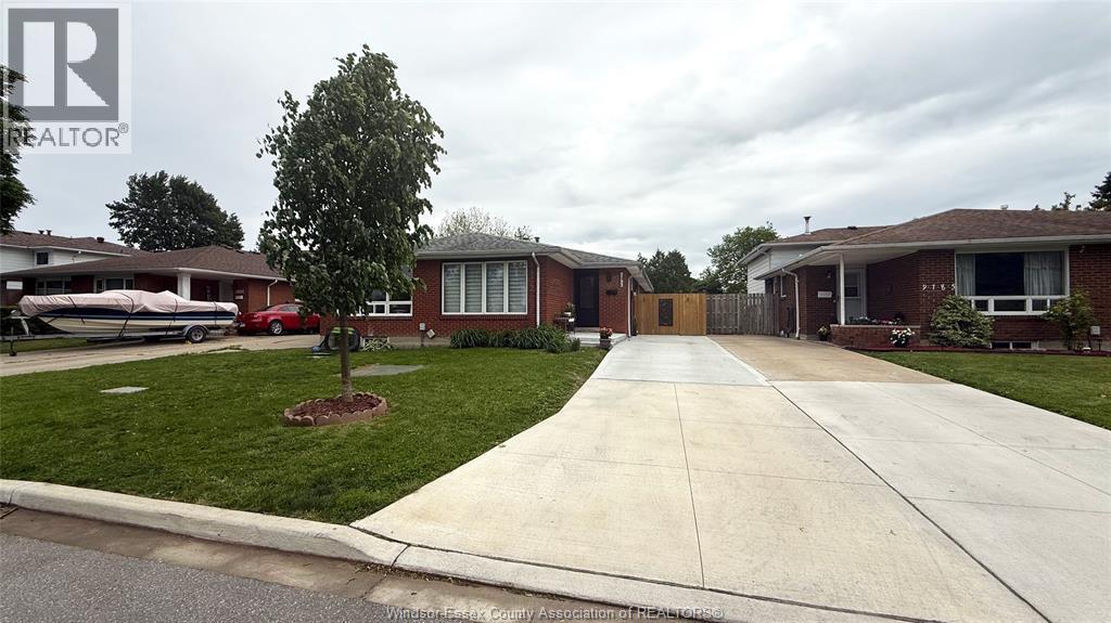 9793 Lynngrove Crescent, Windsor, Ontario  N8R 1B8 - Photo 1 - 26013859