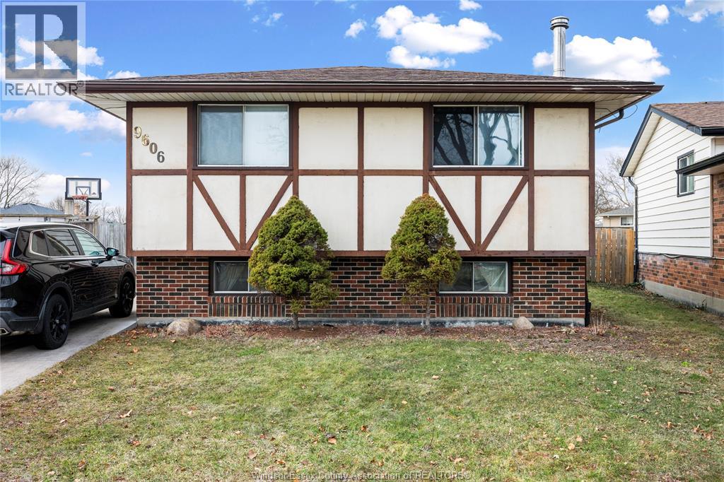 9606 AVERY LANE, Windsor, Ontario