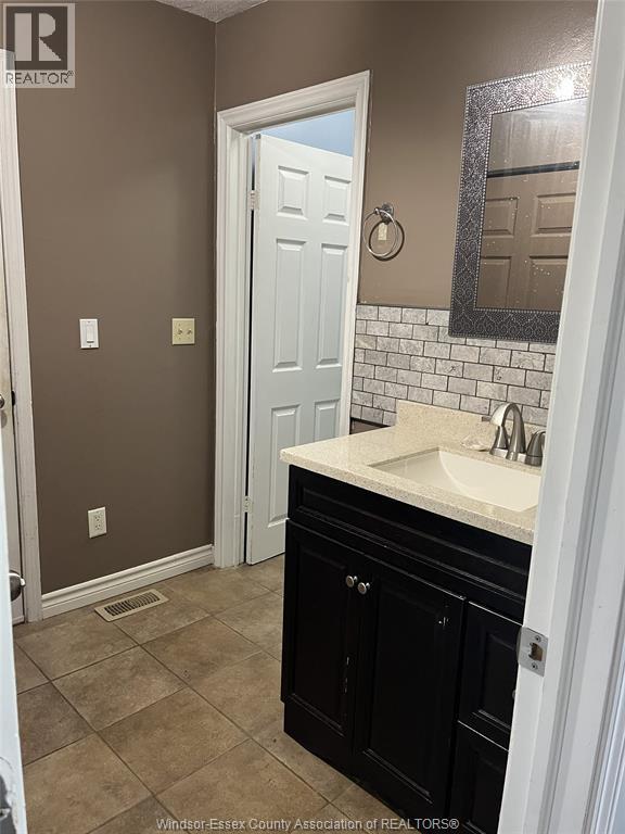 3515 Glenwood Avenue, Windsor, Ontario  N9E 2Y6 - Photo 8 - 26014045