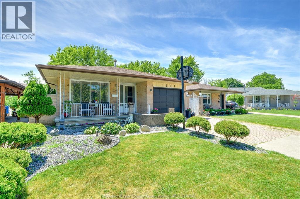 1651 Courtland, Windsor, Ontario  N8T 3K5 - Photo 2 - 26014080