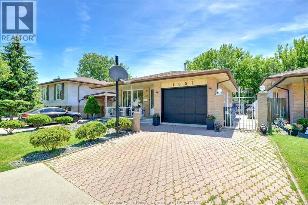 1651 Courtland, Windsor, Ontario  N8T 3K5 - Photo 3 - 26014080