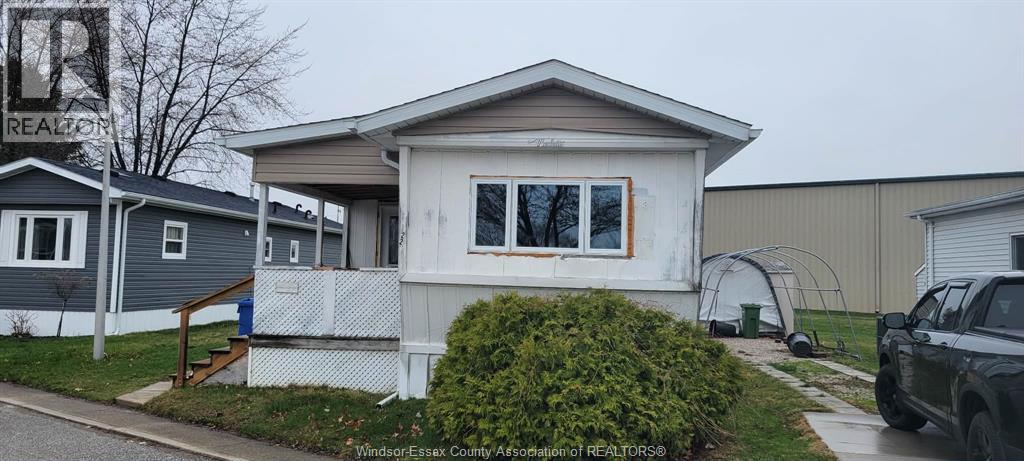 22 Robin Crescent, Lakeshore, Ontario  N8N 2S2 - Photo 1 - 26014118