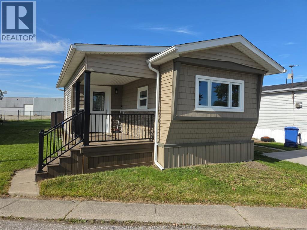 22 Robin Crescent, Lakeshore, Ontario  N8N 2S2 - Photo 2 - 26014117