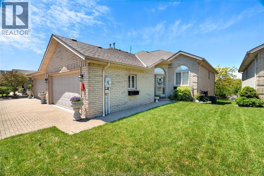 58 Queen's Hill, Leamington, Ontario  N8H 5M5 - Photo 1 - 26014126