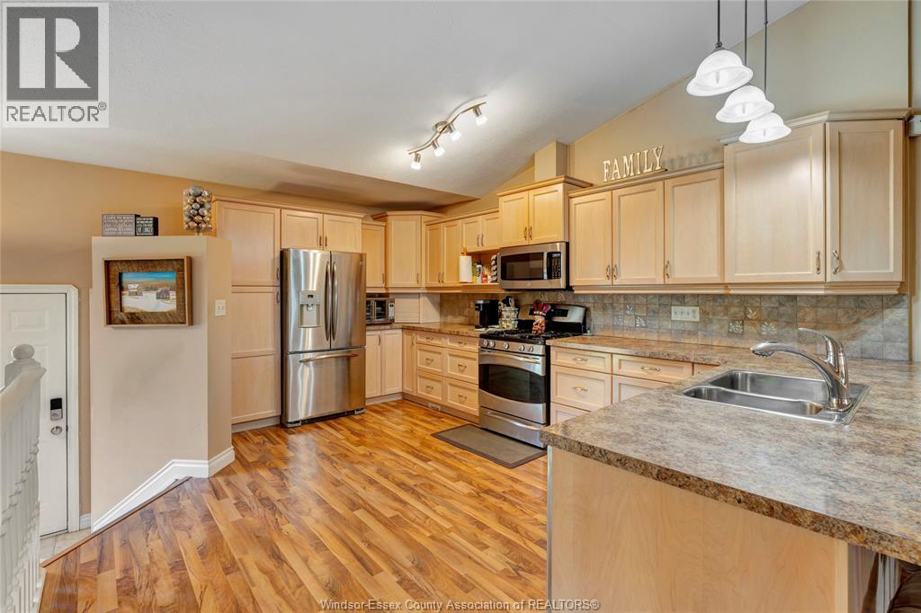 58 Queen's Hill, Leamington, Ontario  N8H 5M5 - Photo 2 - 26014126