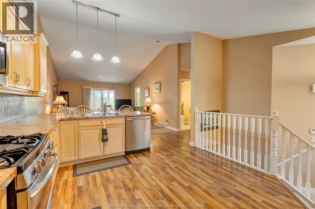 58 Queen's Hill, Leamington, Ontario  N8H 5M5 - Photo 3 - 26014126