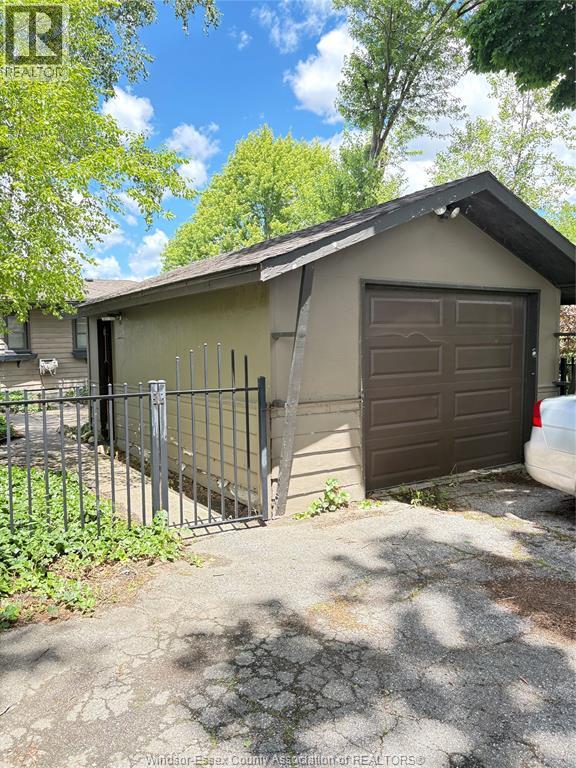 2437 Riverside Drive West, Windsor, Ontario  N9B 1B2 - Photo 27 - 26014077